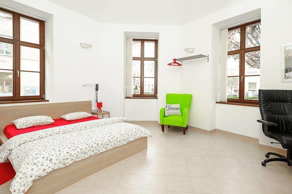 Ginosi Elema Apartel Praga Exterior foto